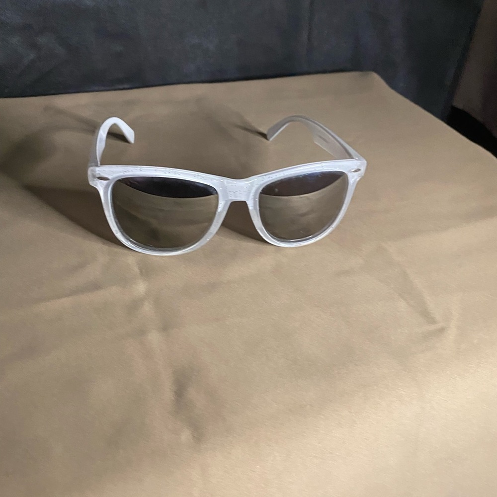 White Sunglasses - Picture 4 of 12